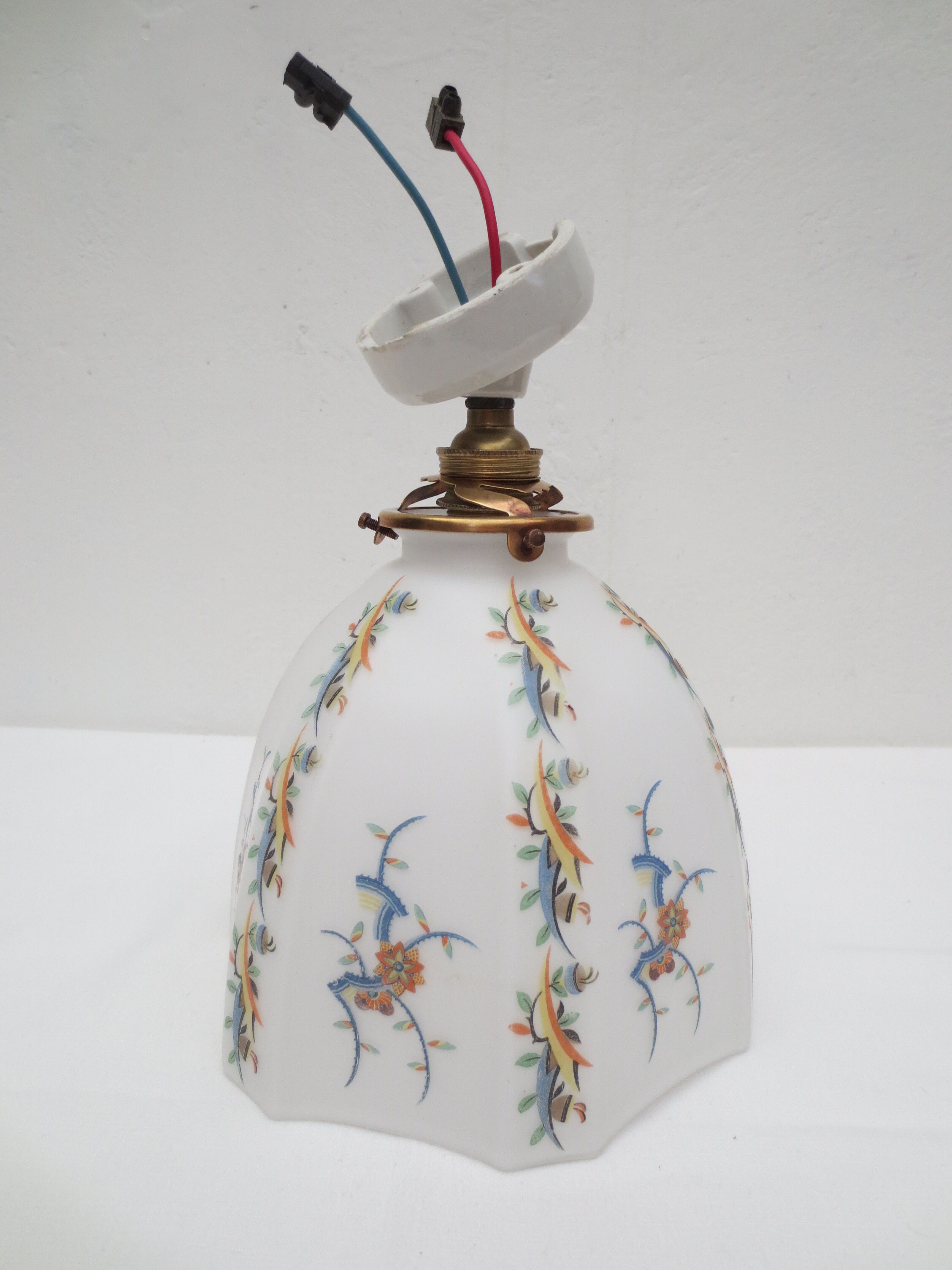 Old wall lamp 45° and its tulip lampshade decorated with flowers