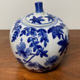 Porcelain pot