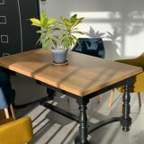 Adjustable oak farm table