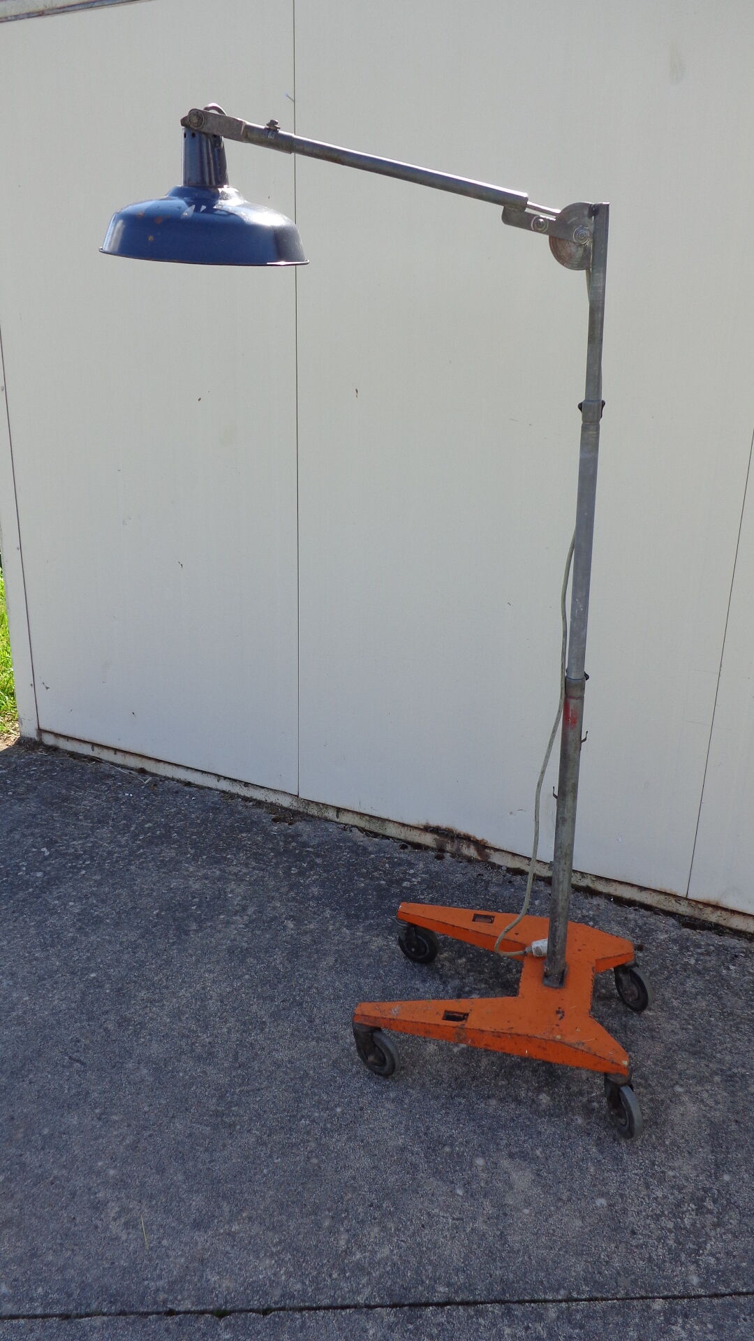 Car garage luminaire