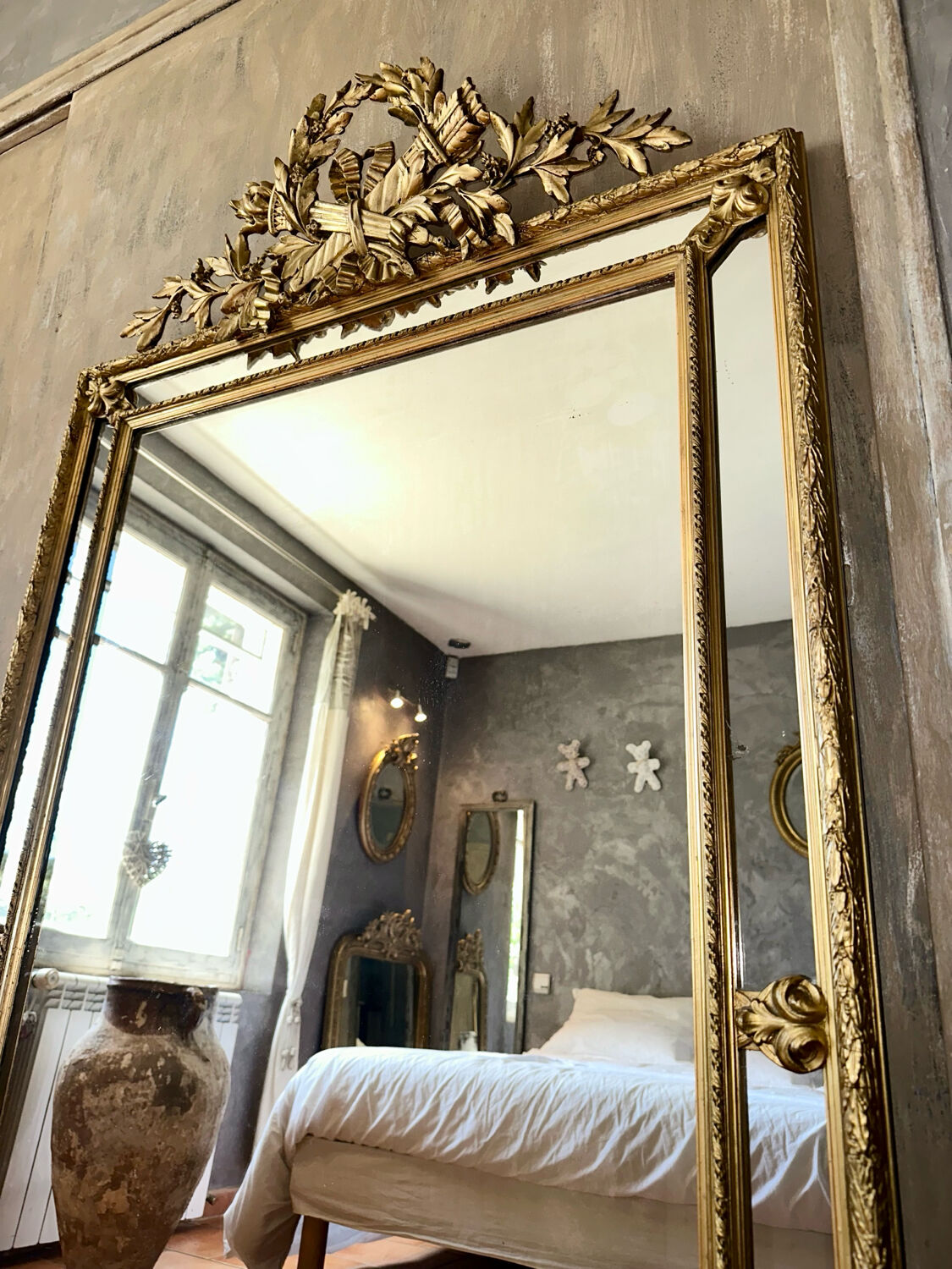 Antique gilded mirror with parcloses from the 19th century.