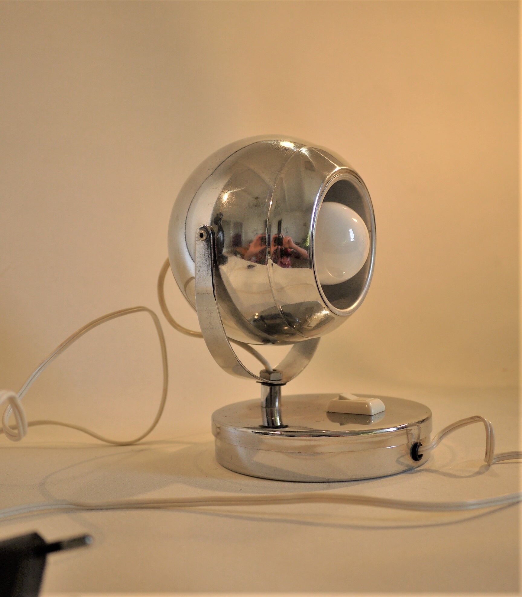 Chrome eyeball lamp