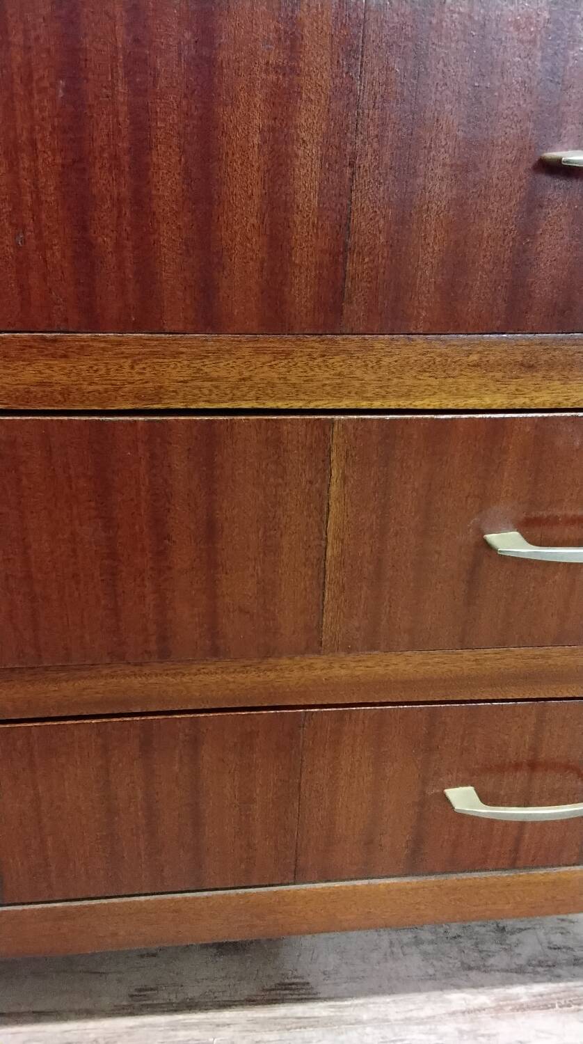 Wooden chest of drawers