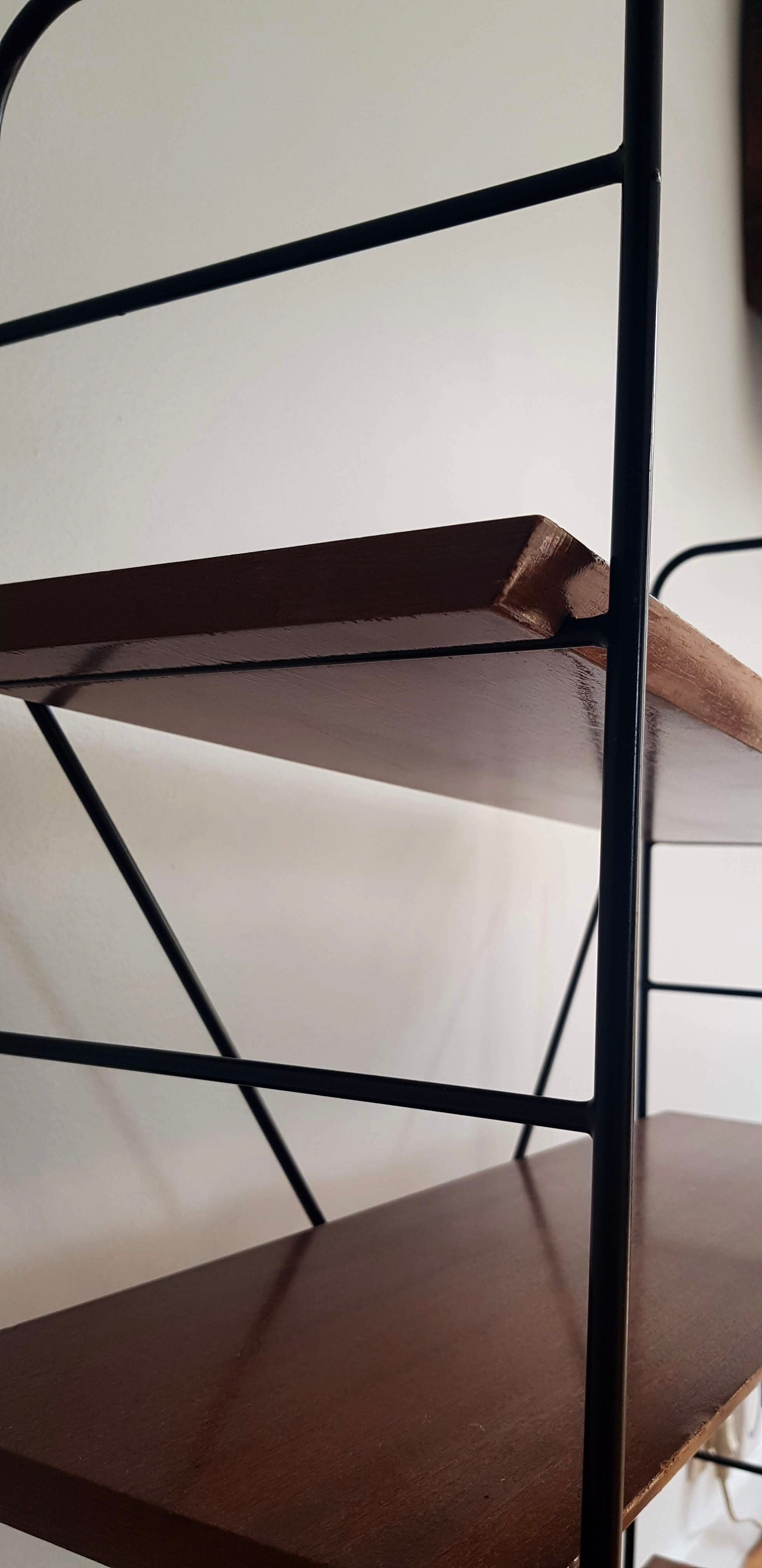 Etagère modulable sur pieds string métal et bois