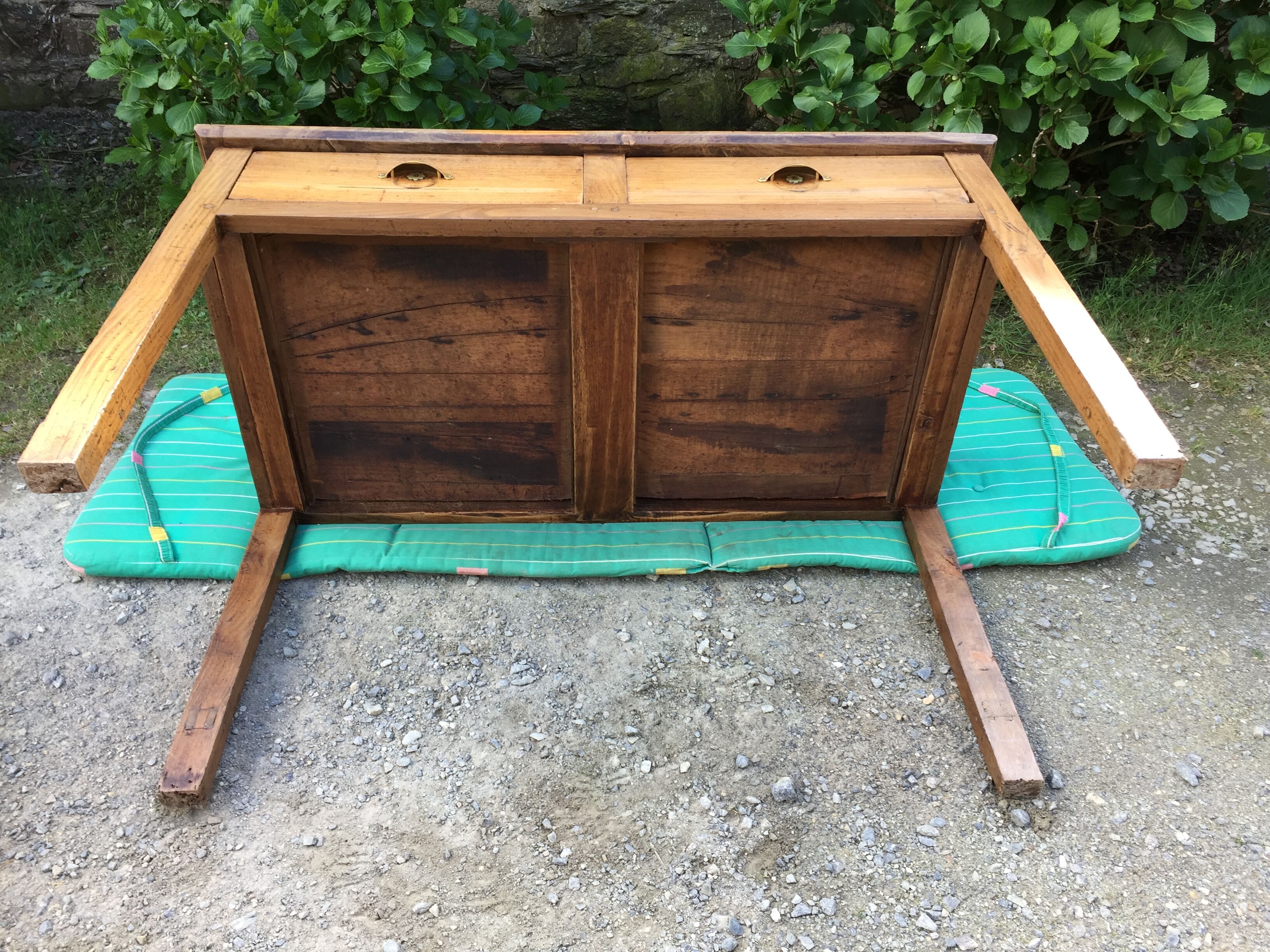 Farm table of the country Brièron (South Brittany) old with 2 drawers in chestnut.