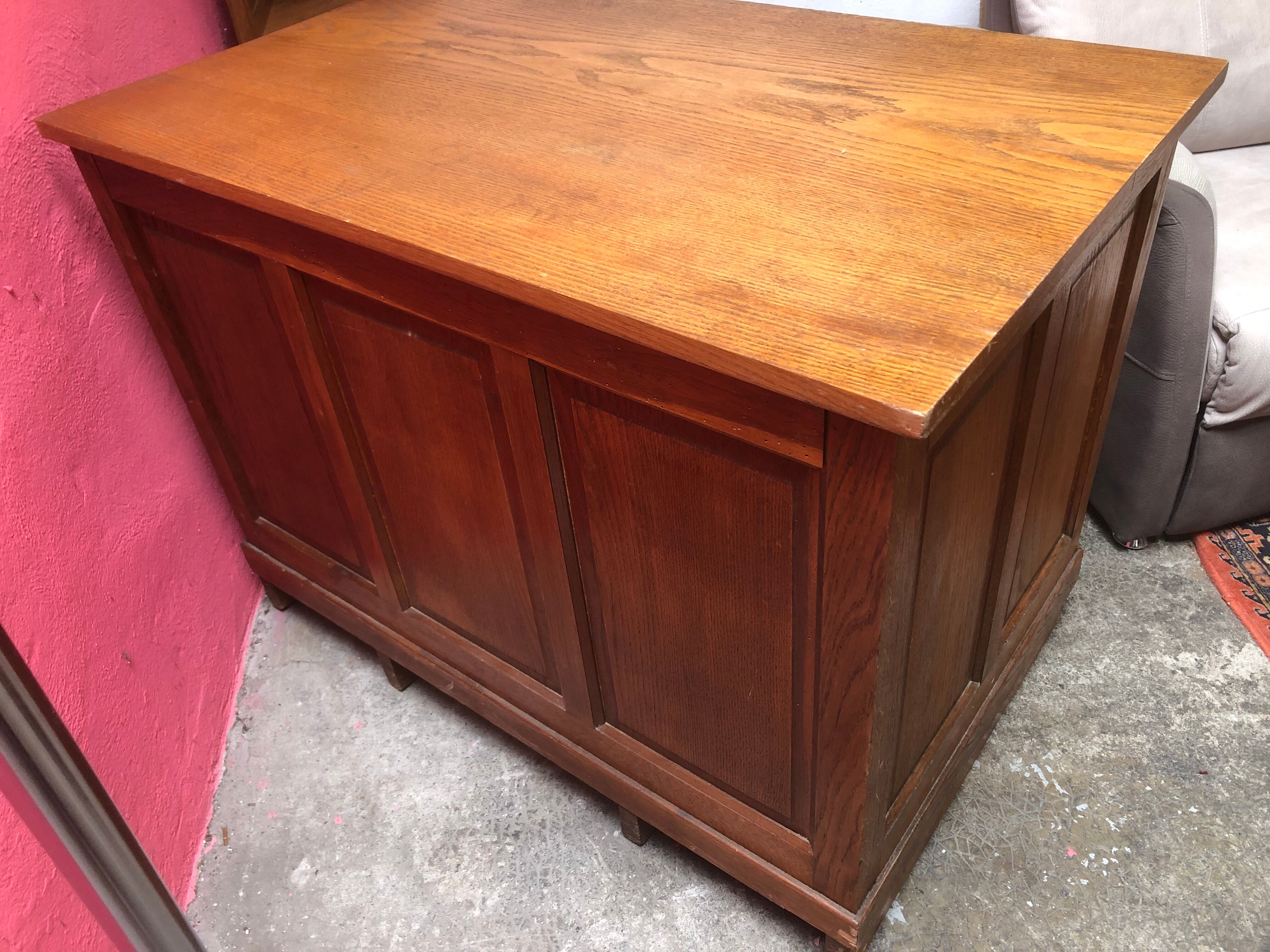 Bureau style administration vintage 1950