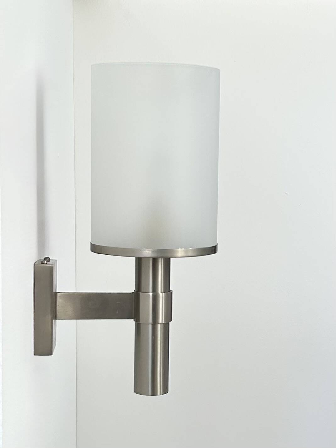 Perzel wall light model 1141 bis, metal and opaline, France, 1960
