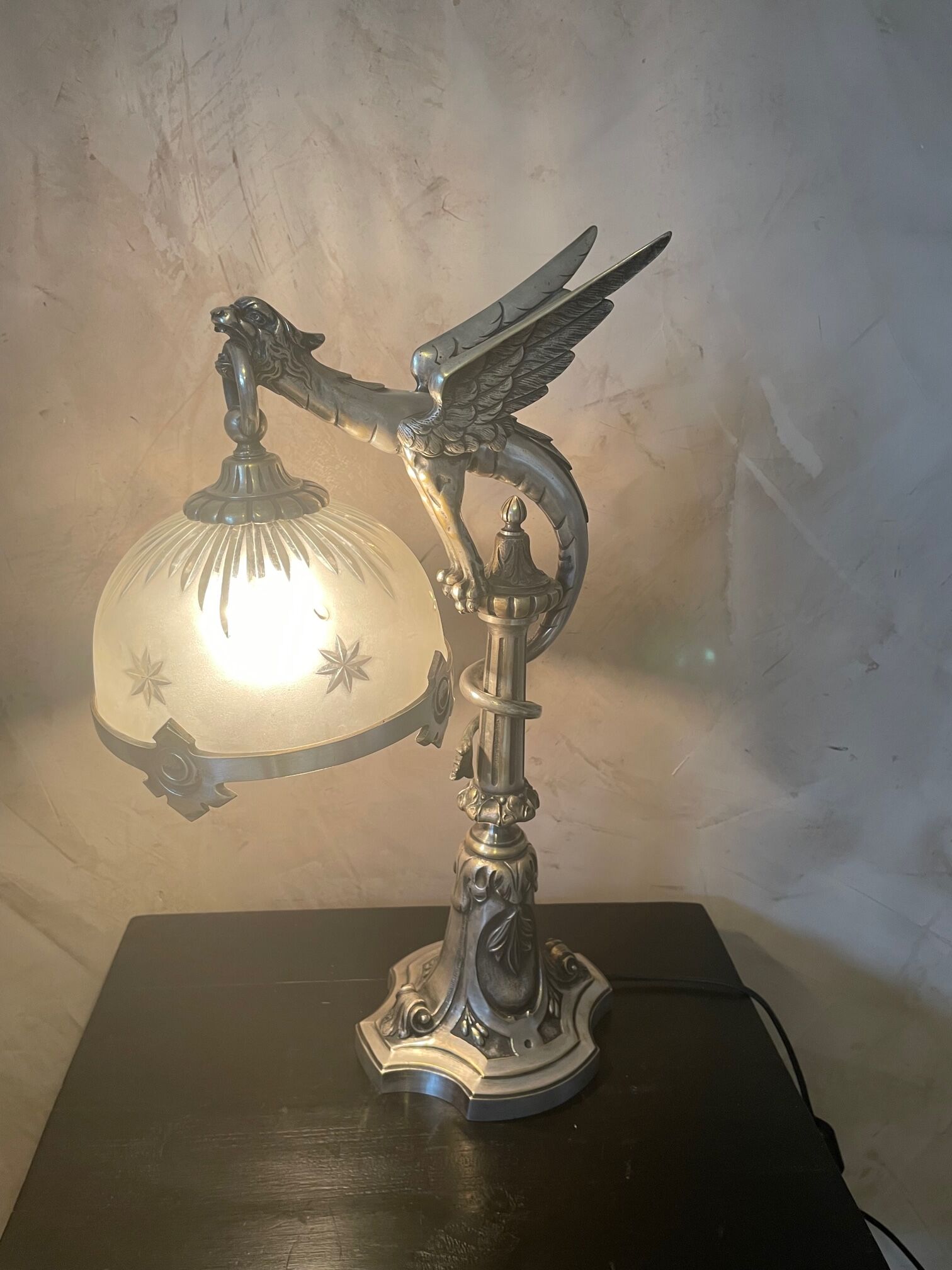English Decorations Lampe de banquier,- une lampe emblématique et en