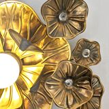 Flower-shaped wall lamp