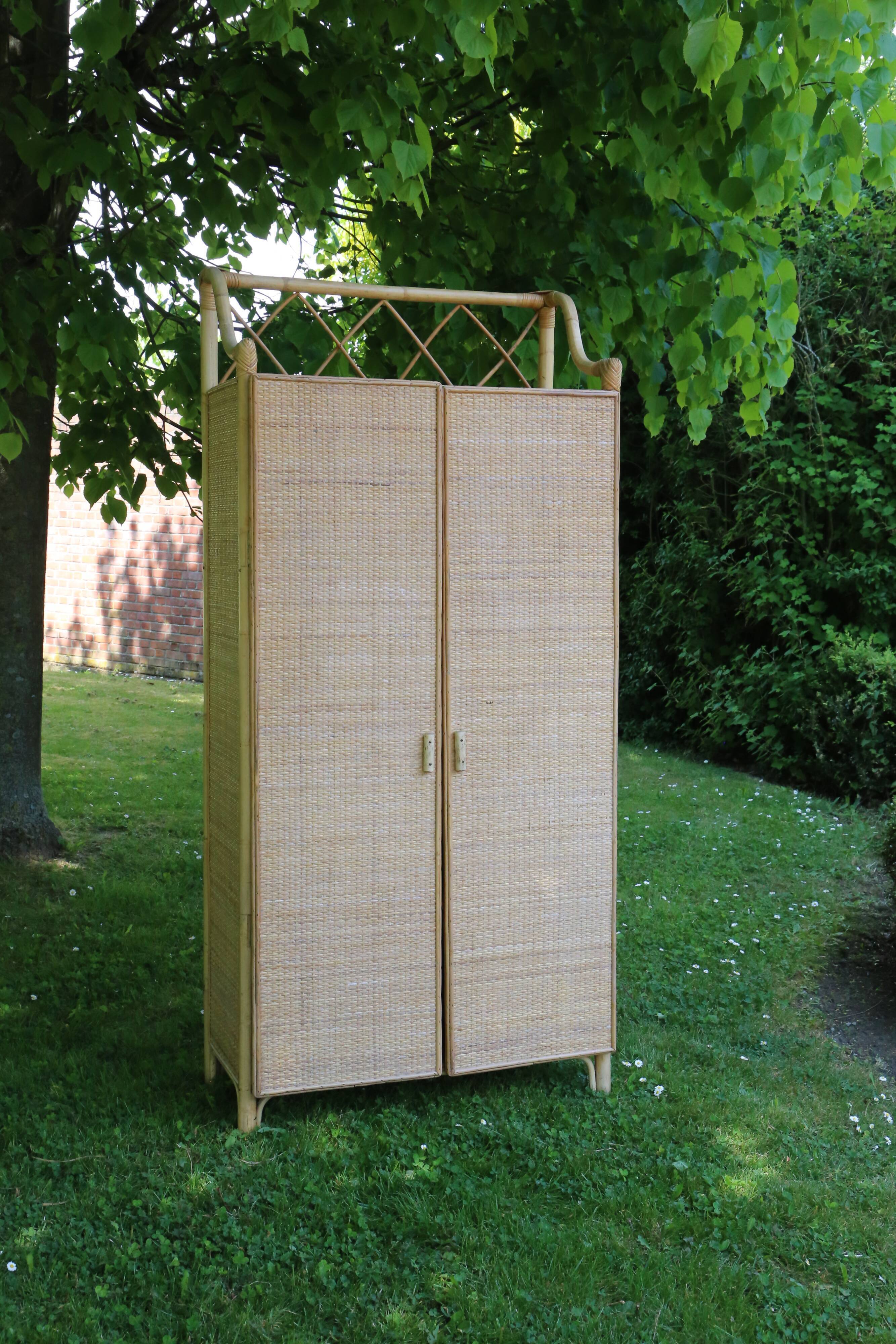 Armoire en rotin vintage