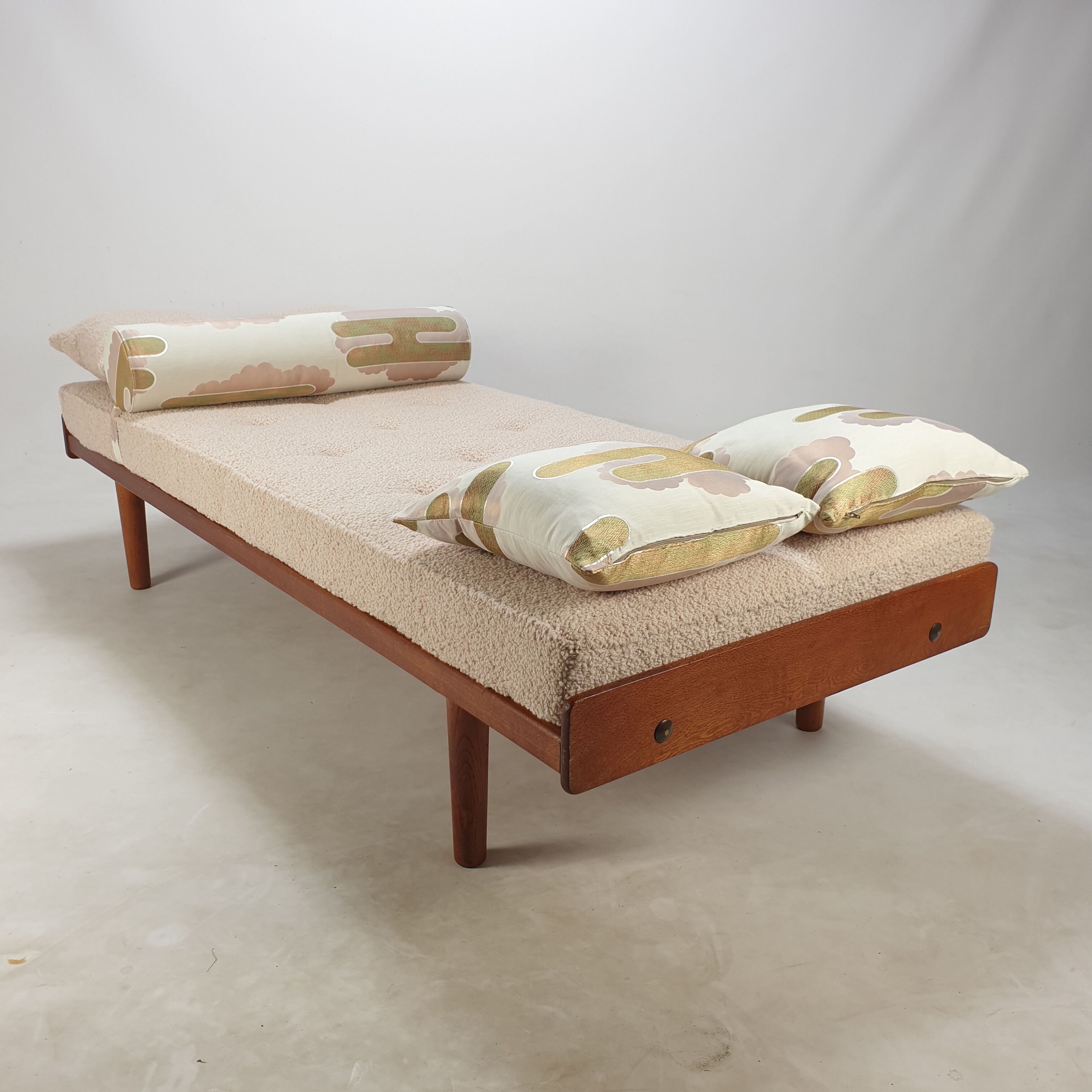 Mid-century teak daybed, 1960s