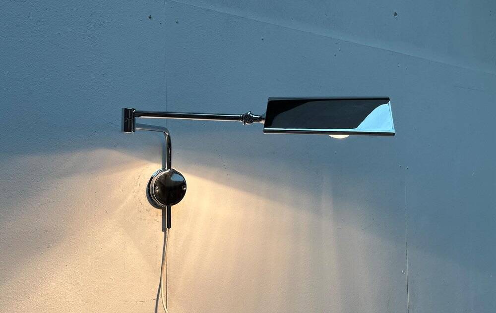 Mid-century Hollywood Regency chrome wall lamp by Florian Schulz for Interline, 1970s.