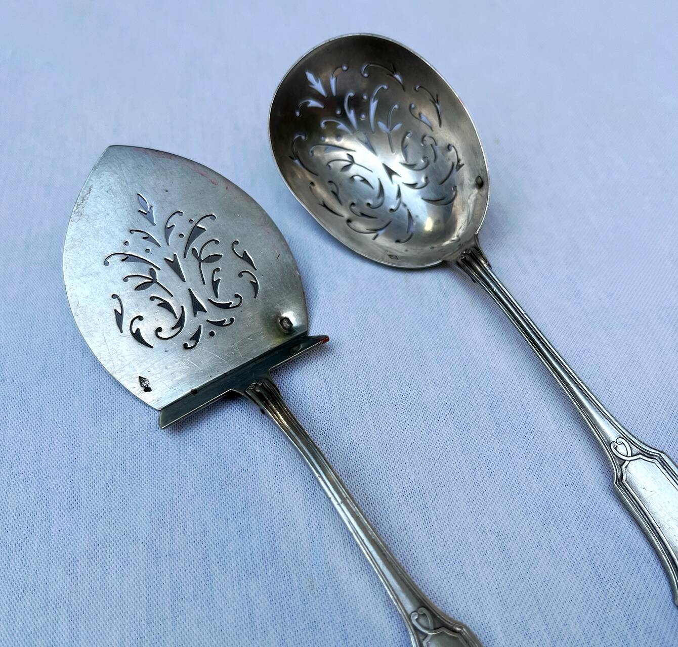 Pelle et cuillère saupoudreuse