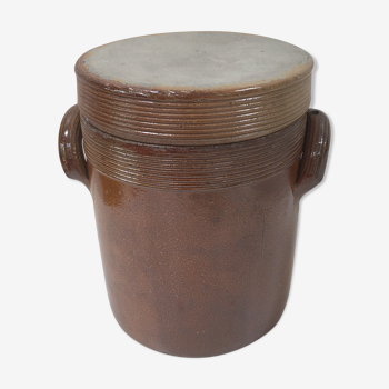 Vintage pot in varnished sandstone