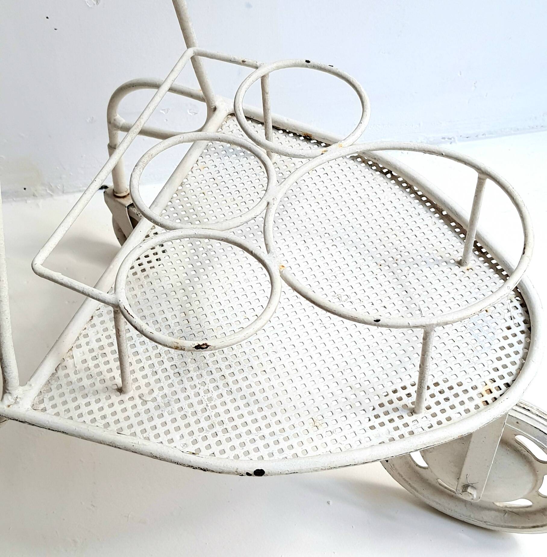 Serving / Rolling bar in white lacquered perforated metal in the style of Matégot Vintage from the 1950s