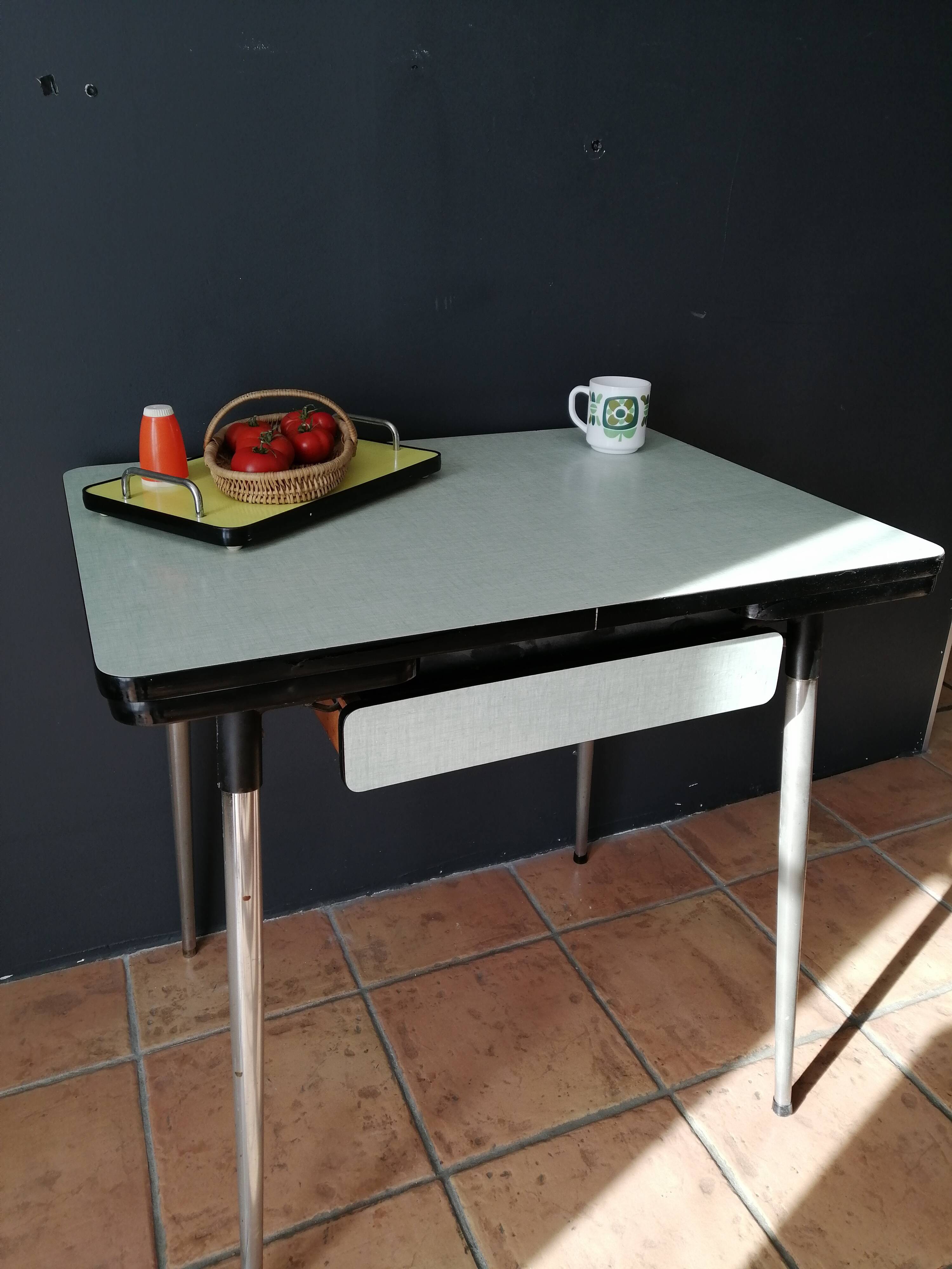 Green water formica table 70s