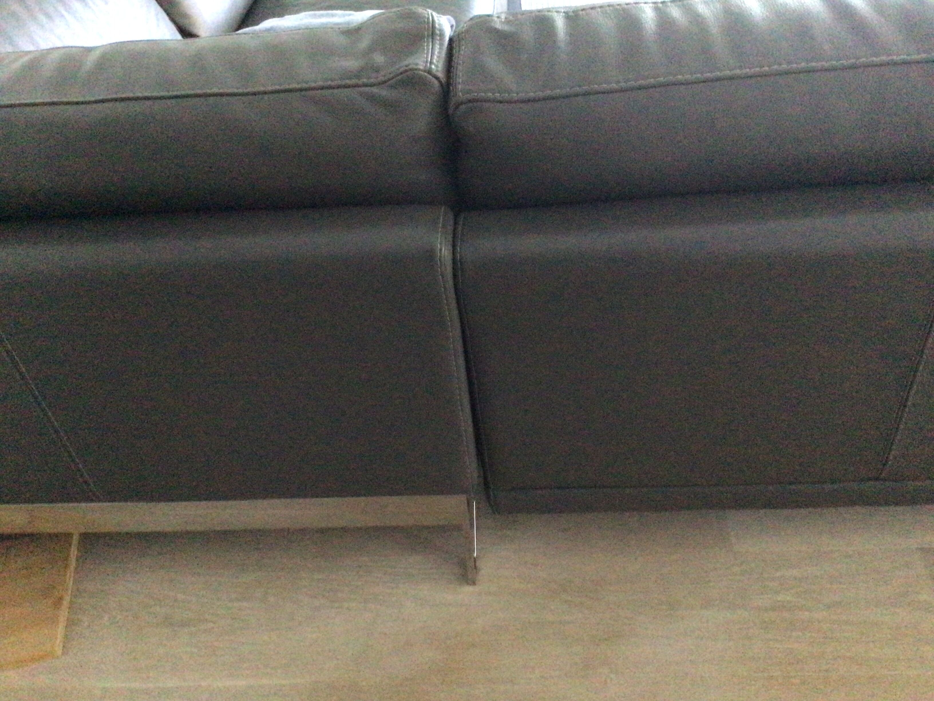 Grey leather corner sofa Roche Bobois, removable.
