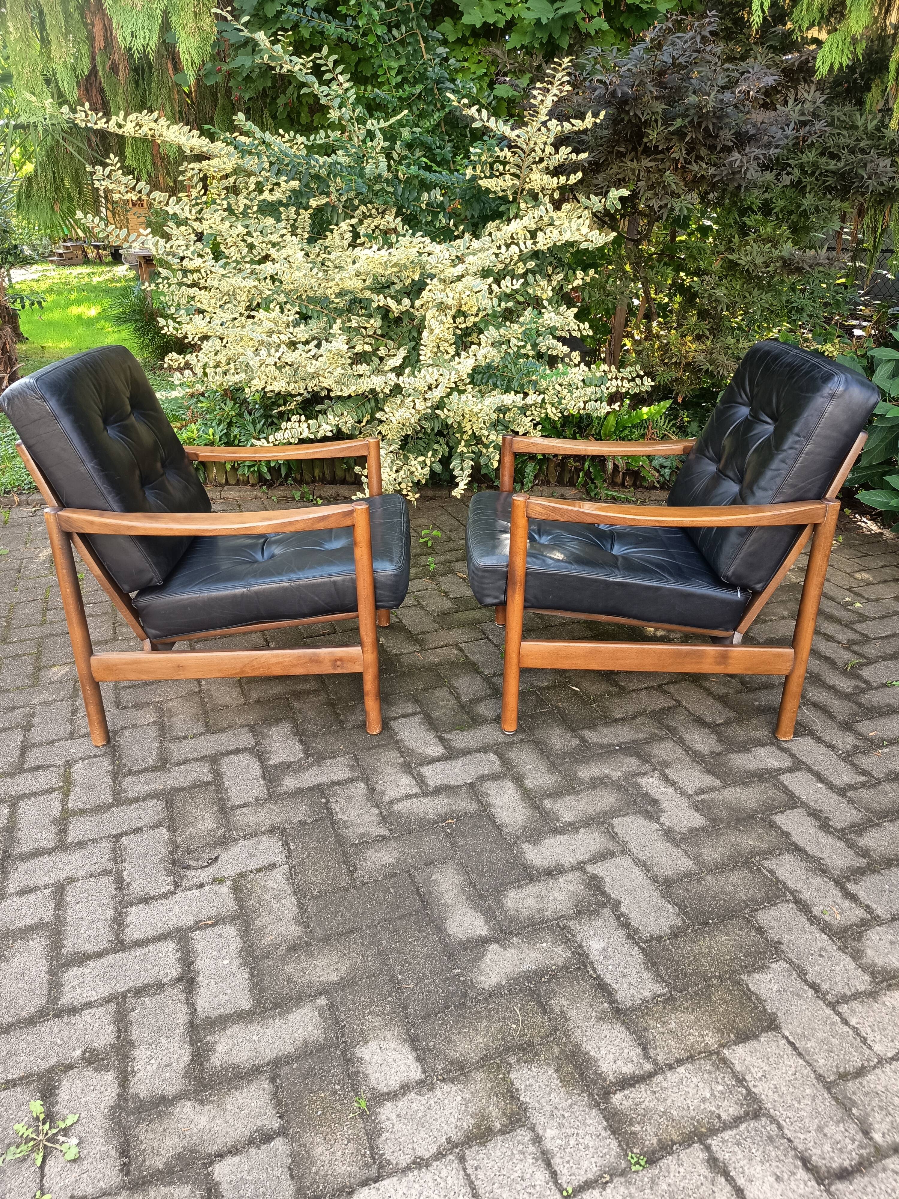 Paire de fauteuils scandinaves cuir, 1960