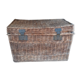 Wicker trunk