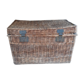 Wicker trunk