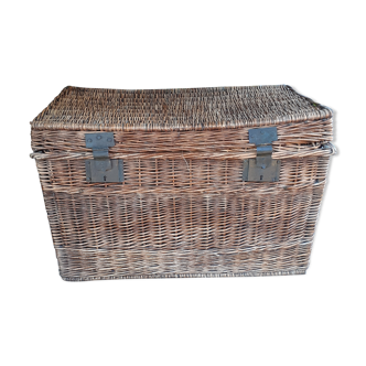 Wicker trunk