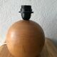 Pied de lampe boule en bois clair