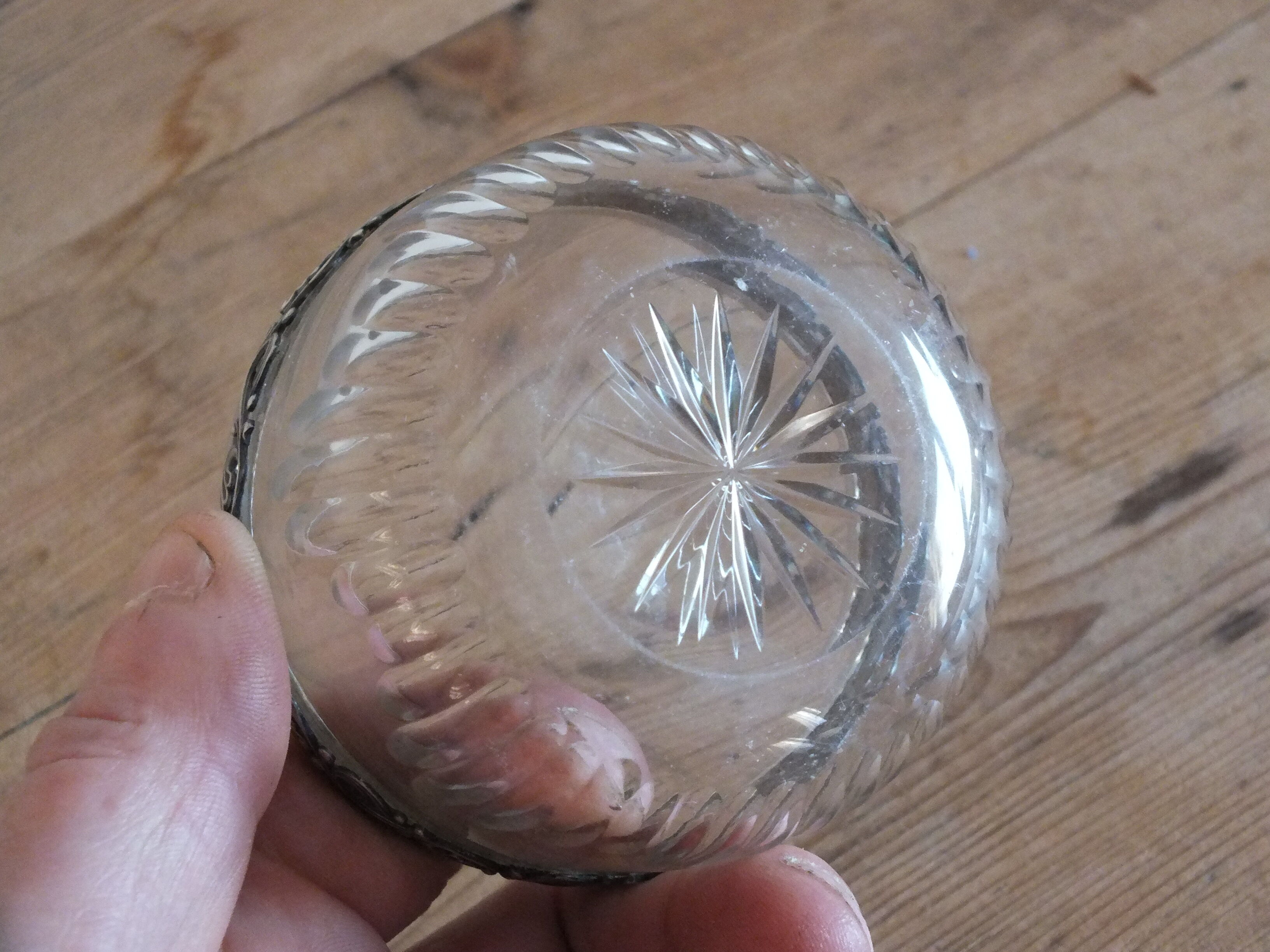 Finger rinse cup in cut crystal and solid silver