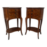 Paire de petites commodes rognons en bois de placage marqueté XX siècle