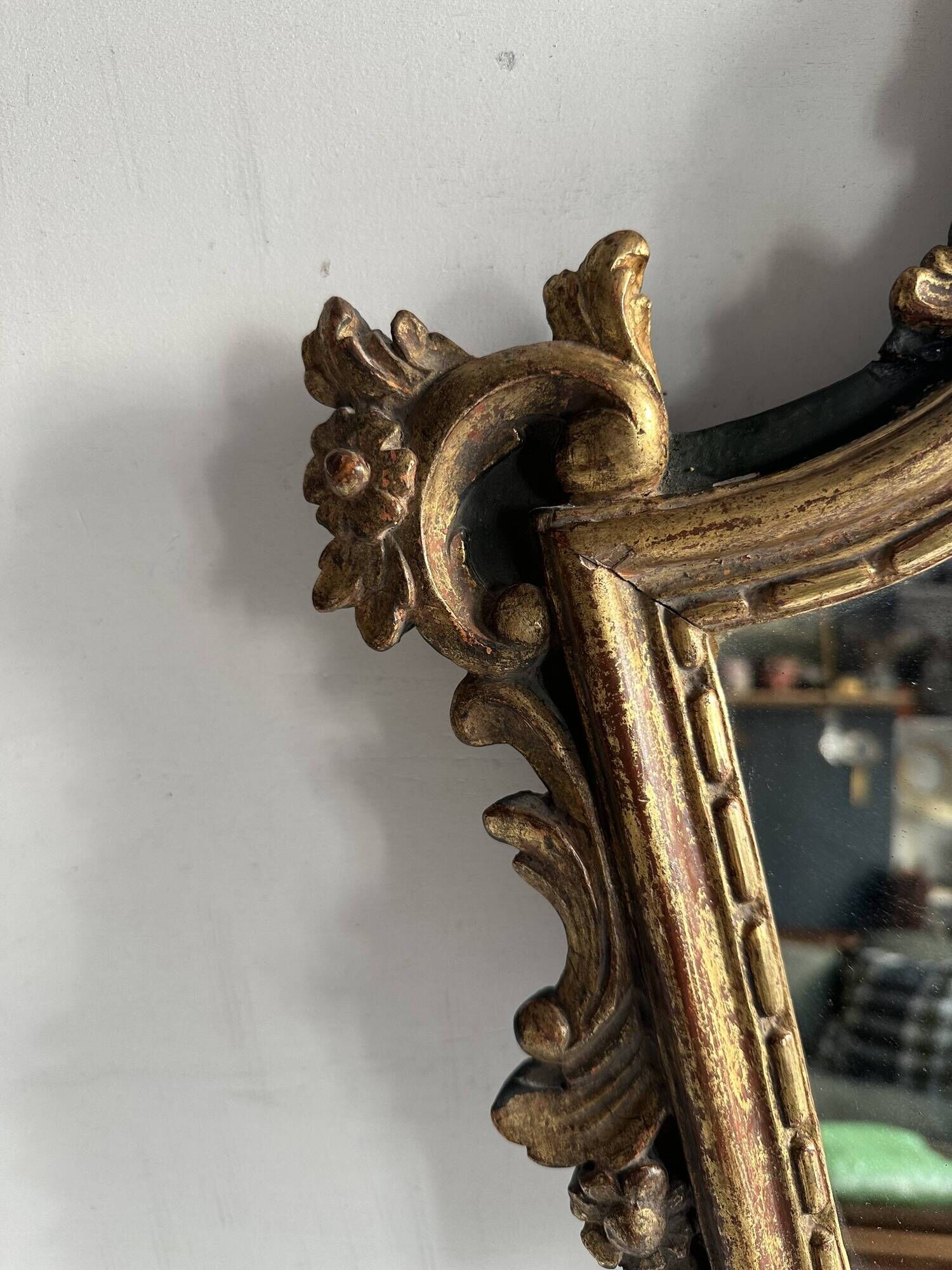 Antique baroque mirror in carved and gilded wood, 19th century