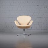 Swan chair by Arne Jacobsen for Fritz Hansen with tilt function