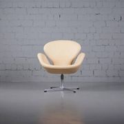 Swan chair by Arne Jacobsen for Fritz Hansen with tilt function