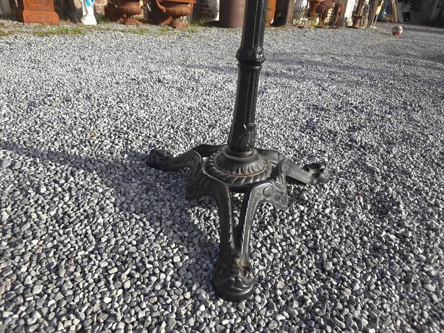 Bistro pedestal table with cast iron base and marble effect top