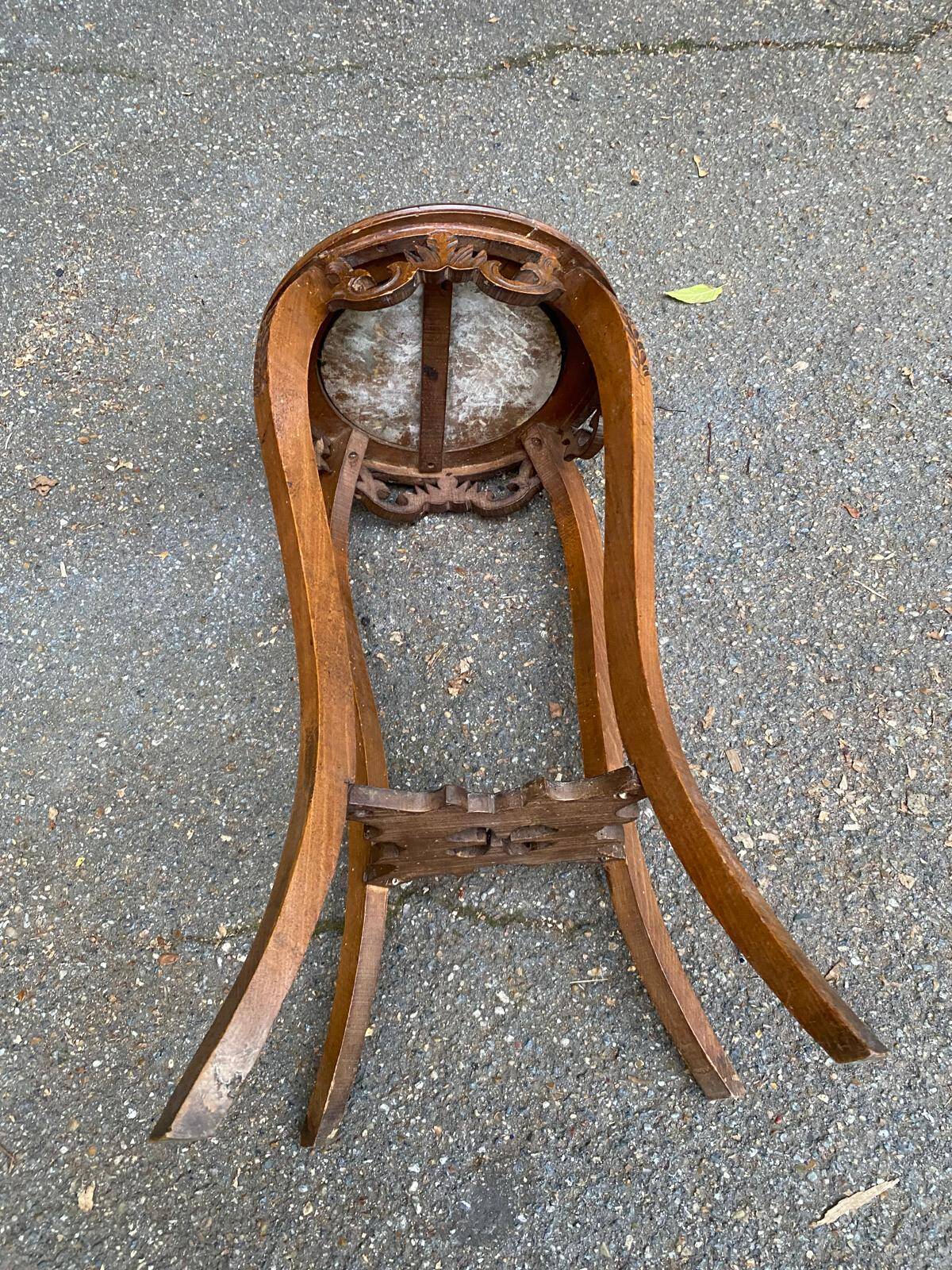 Round Art Nouveau side table in solid wood and marble from the 19th century