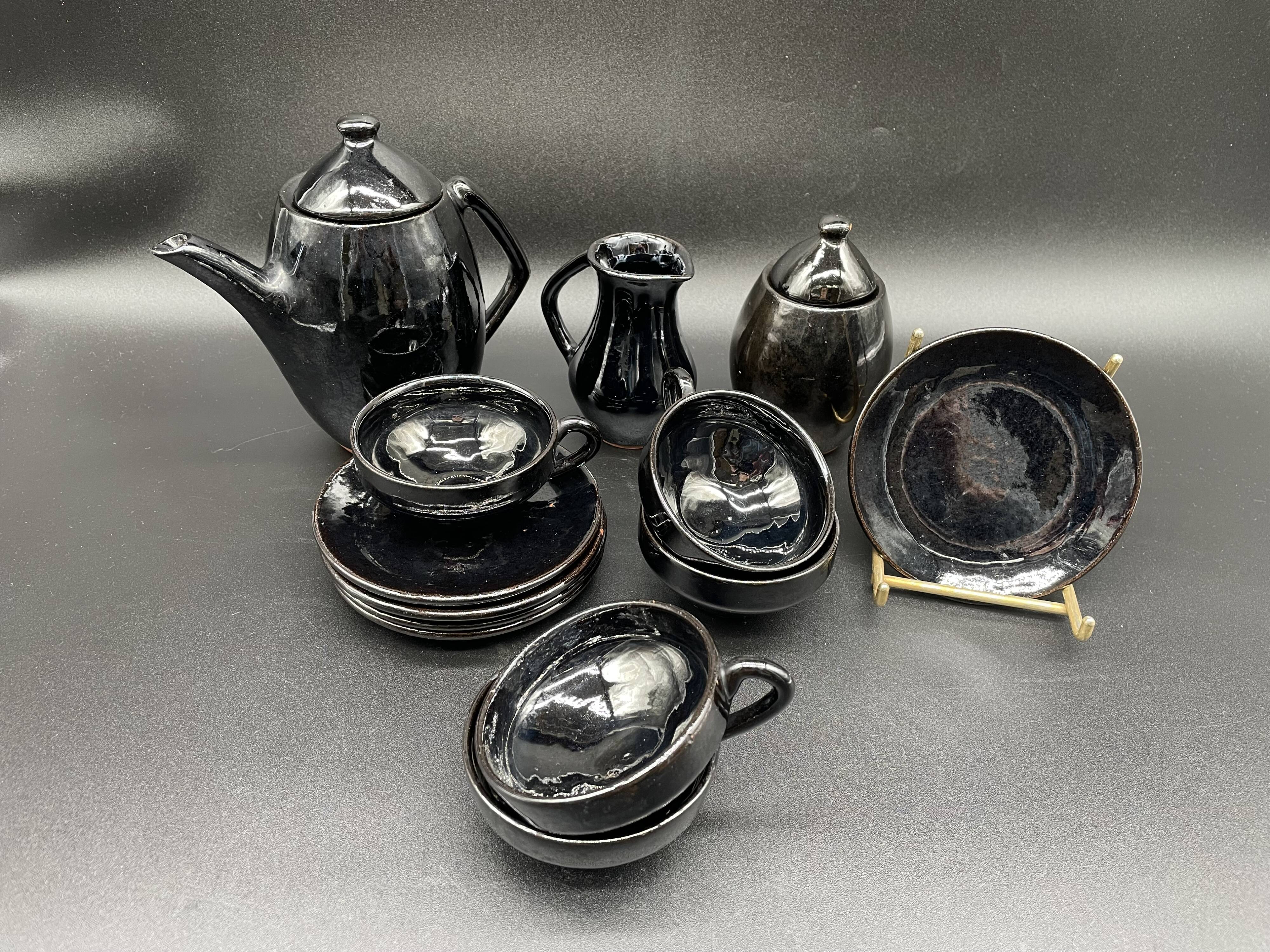 Brutalist black ceramic coffee service – Modernist design