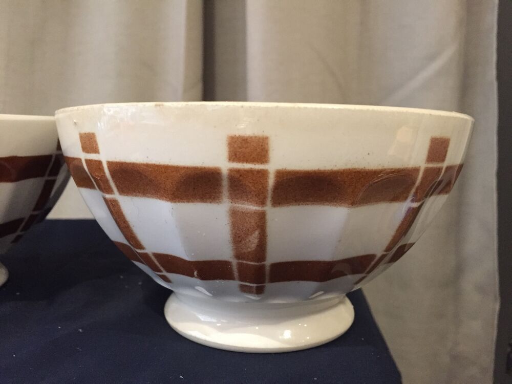 Duo of vintage bowls old white and brown