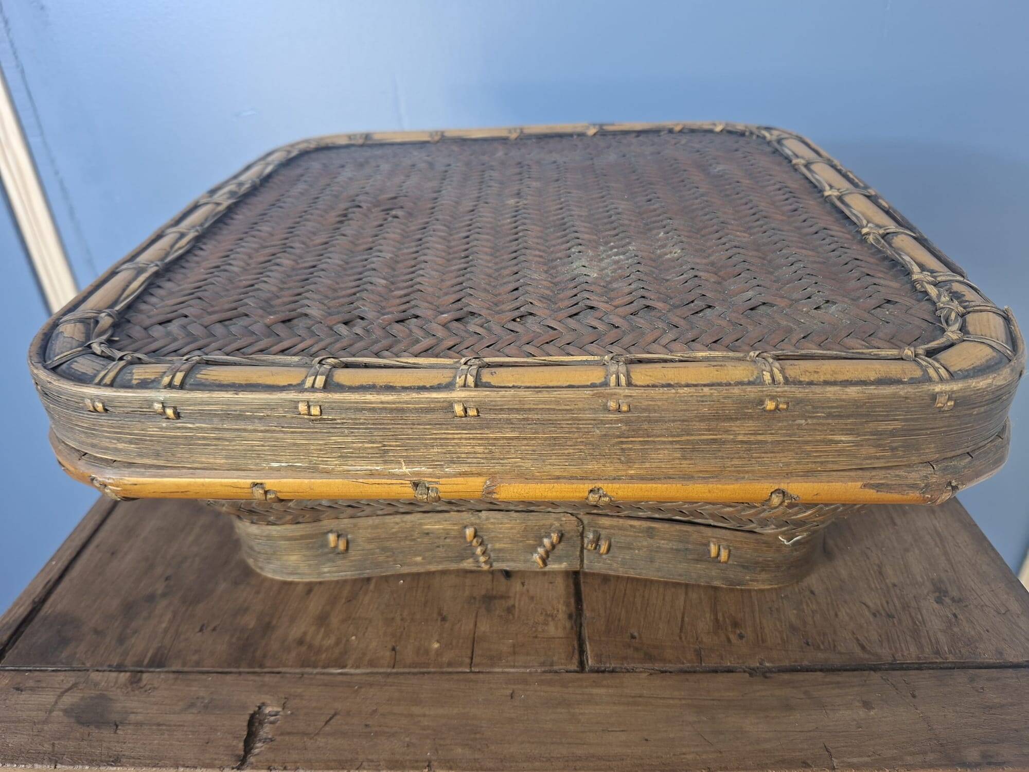 Antique Chinese woven bamboo basket with lid — 19th/20th century