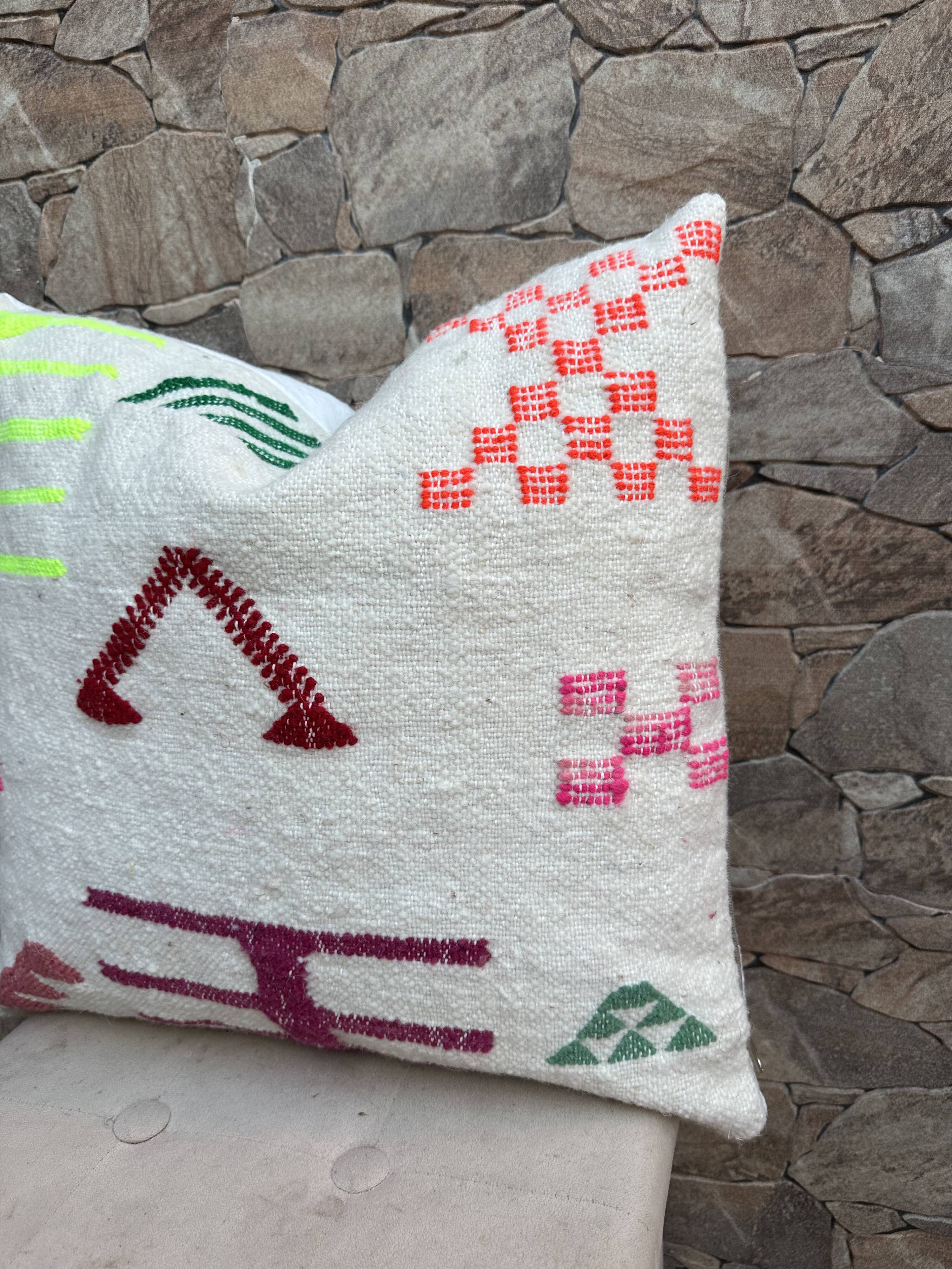 Handmade Berber wool cushion: Moroccan Kilim cushion (45x45cm)