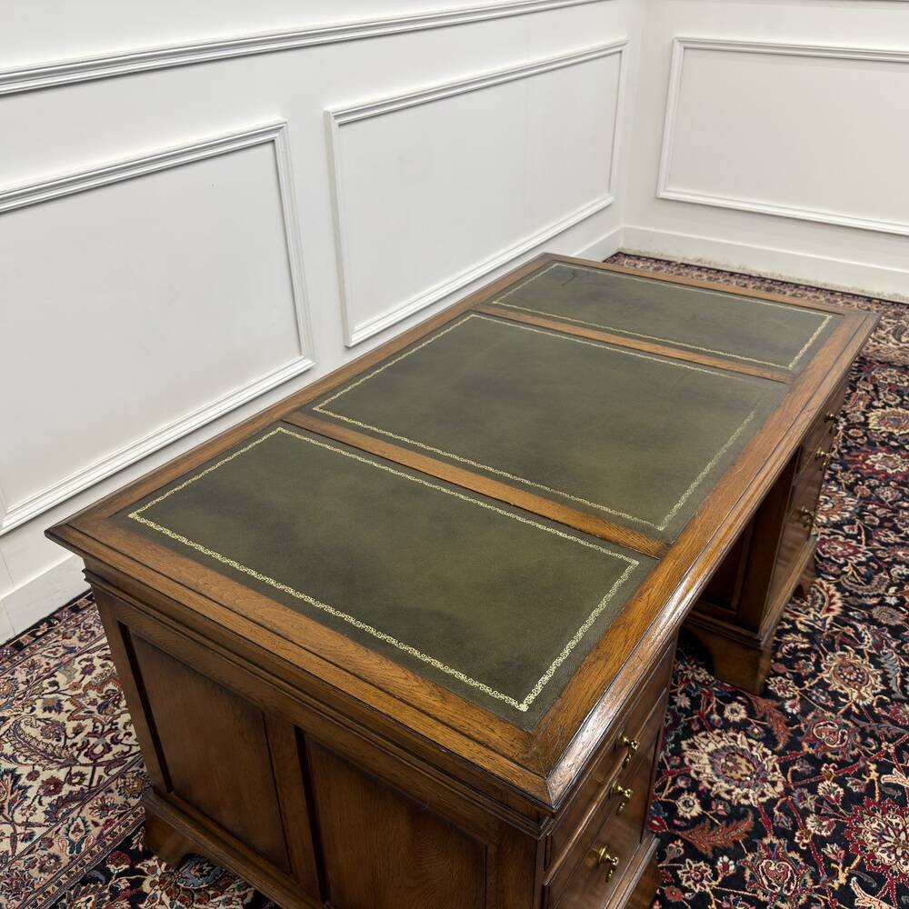 Bureau Chesterfield RAC Classic English