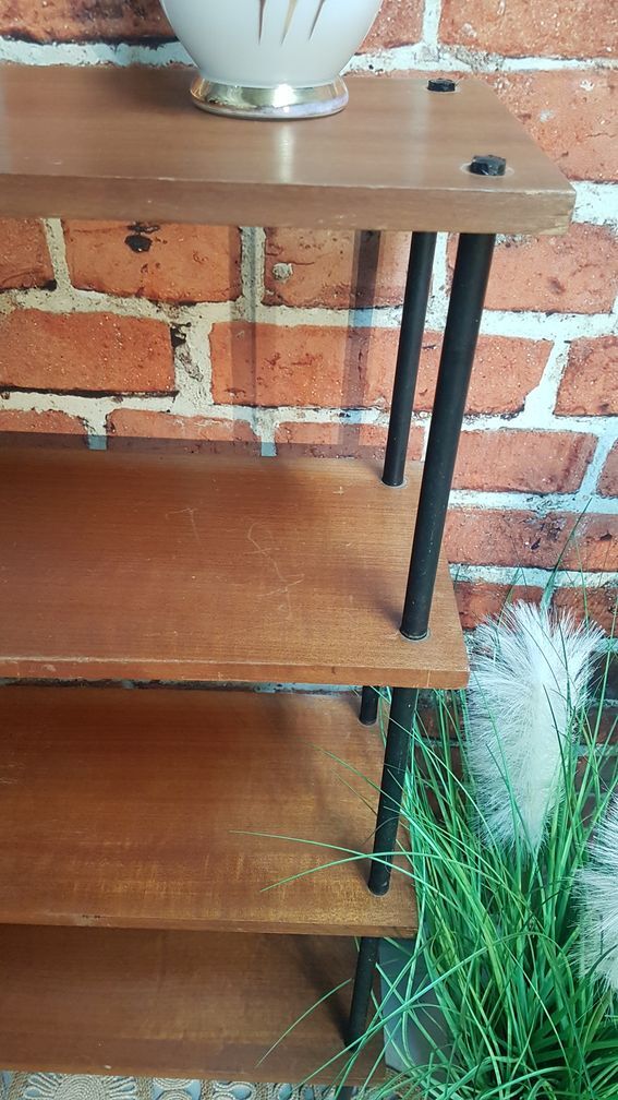 Etagère en bois pied métal