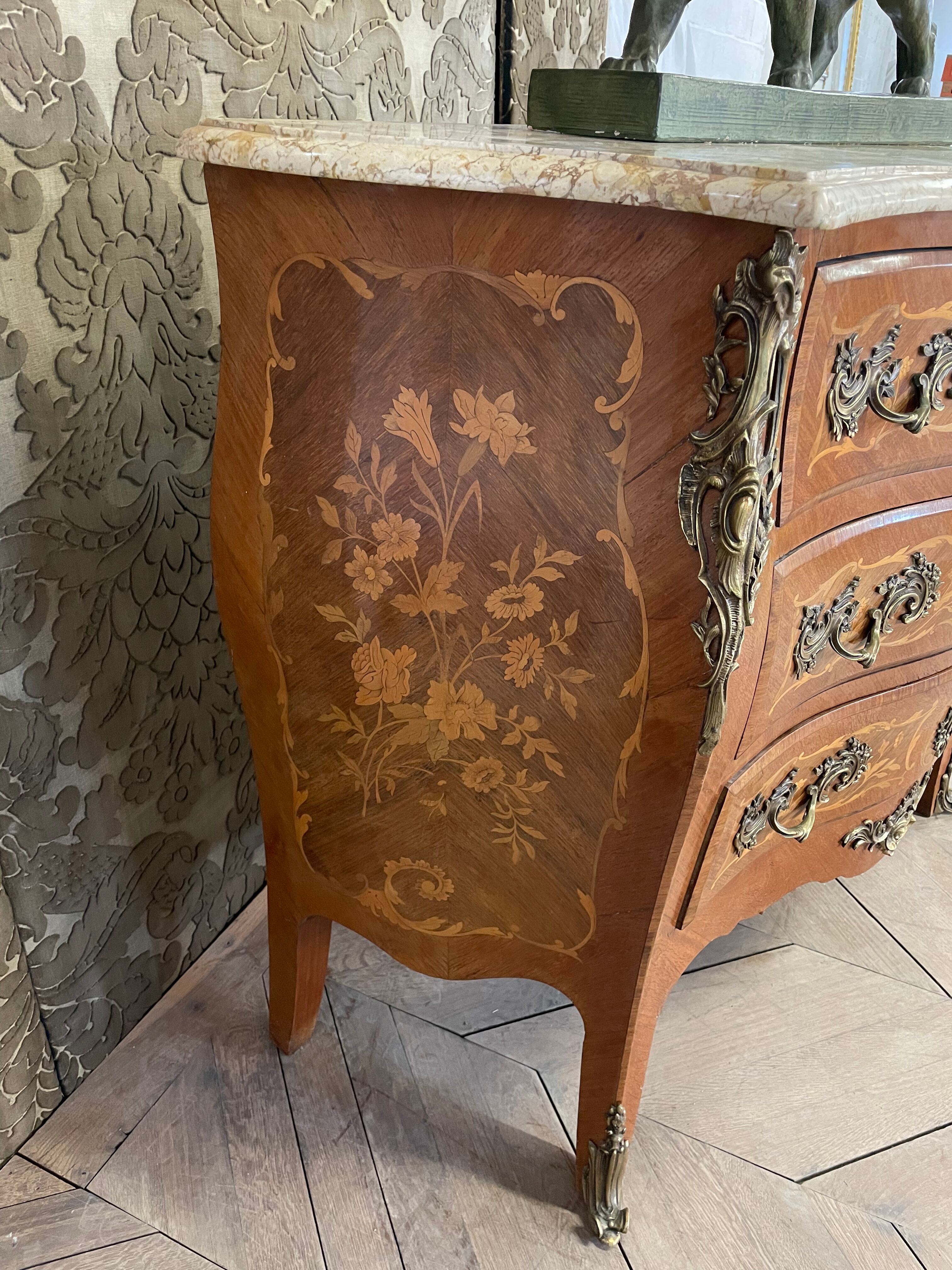 Louis XV style chest of drawers in marquetry