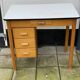 Bureau en formica et bois de pin vintage