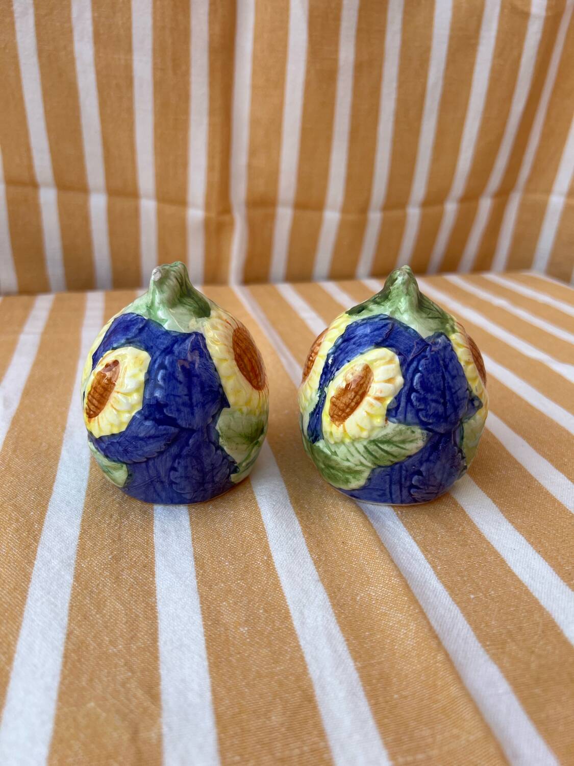 Salt and pepper shaker set