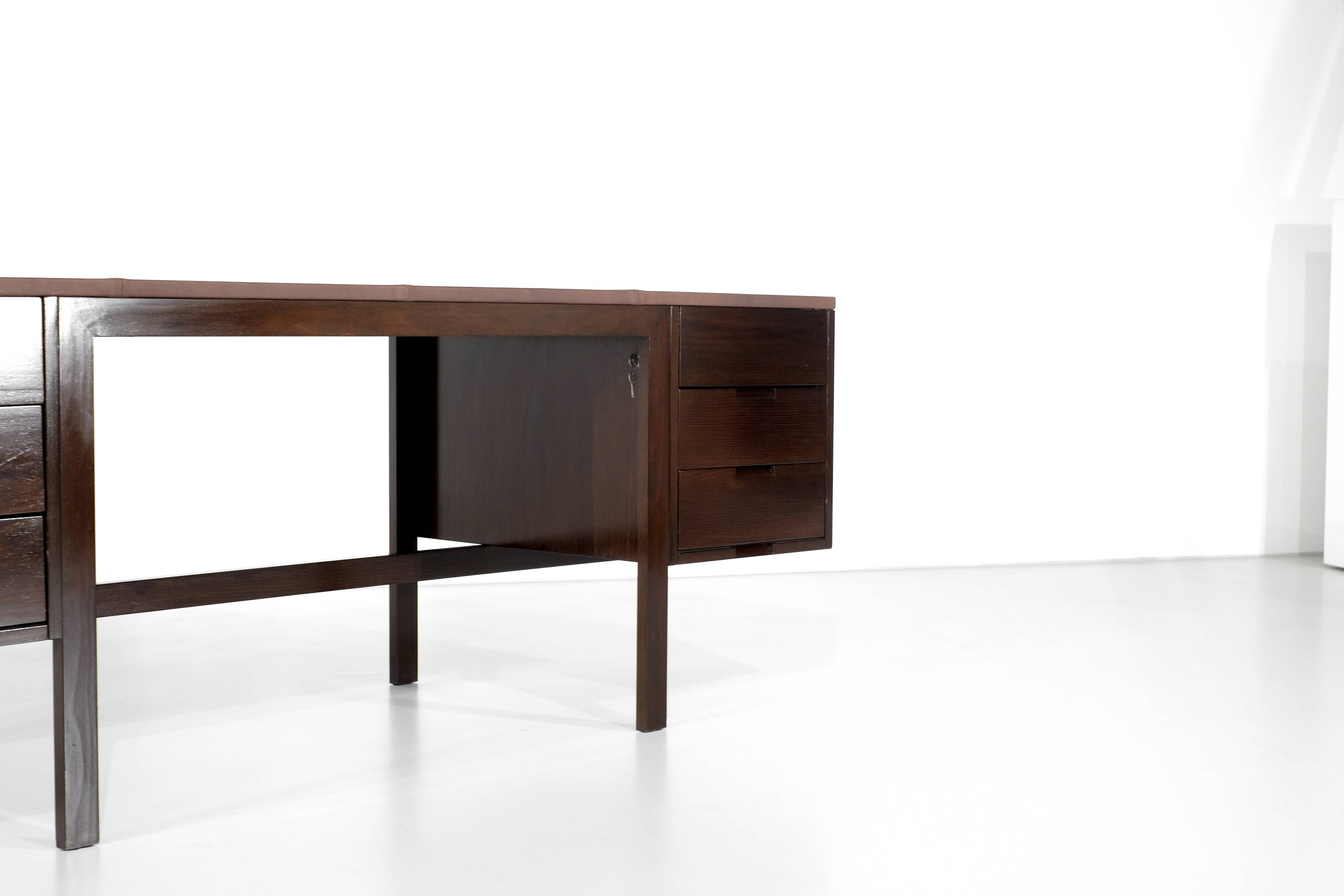 Canaan desk in wood and leather by Marcel Breuer for Gavina, Italy 1950s.