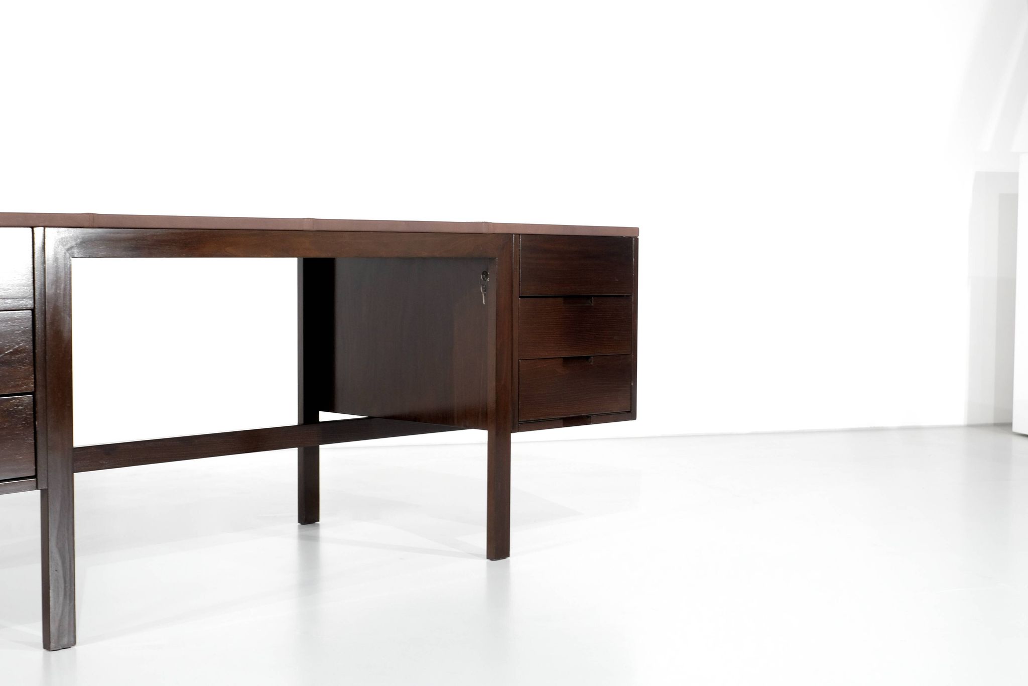 Canaan desk in wood and leather by Marcel Breuer for Gavina, Italy 1950s.