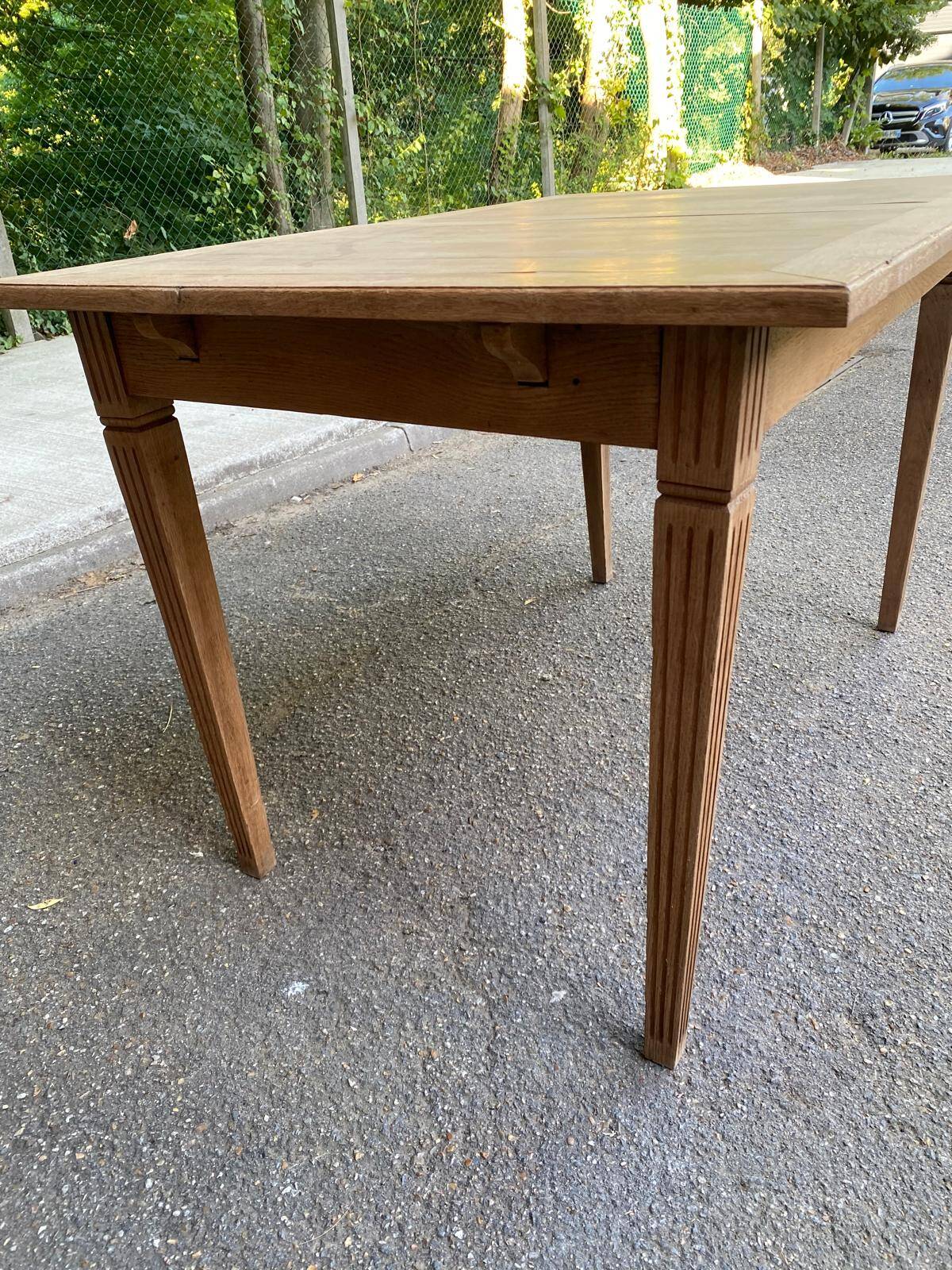 Louis XVI dining table renovated in raw wood from the 19th century