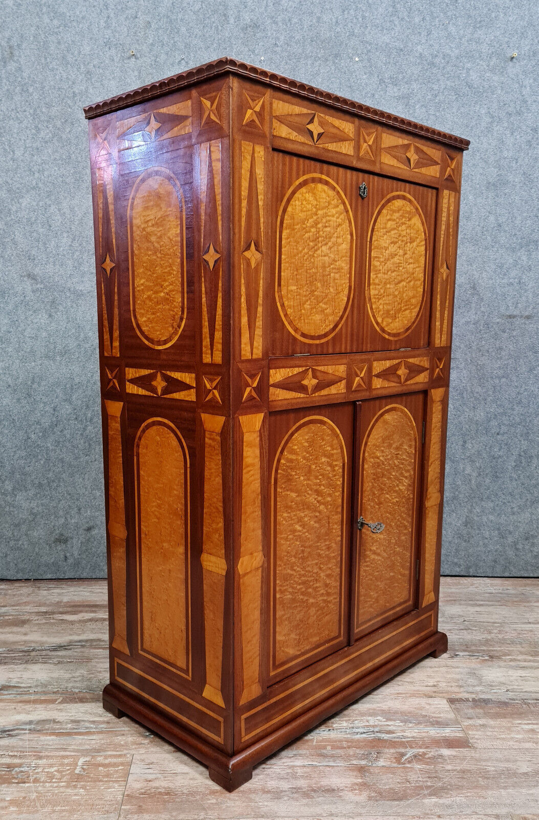 Secretary of Dame Restauration/Charles X in precious wood marquetry circa 1900