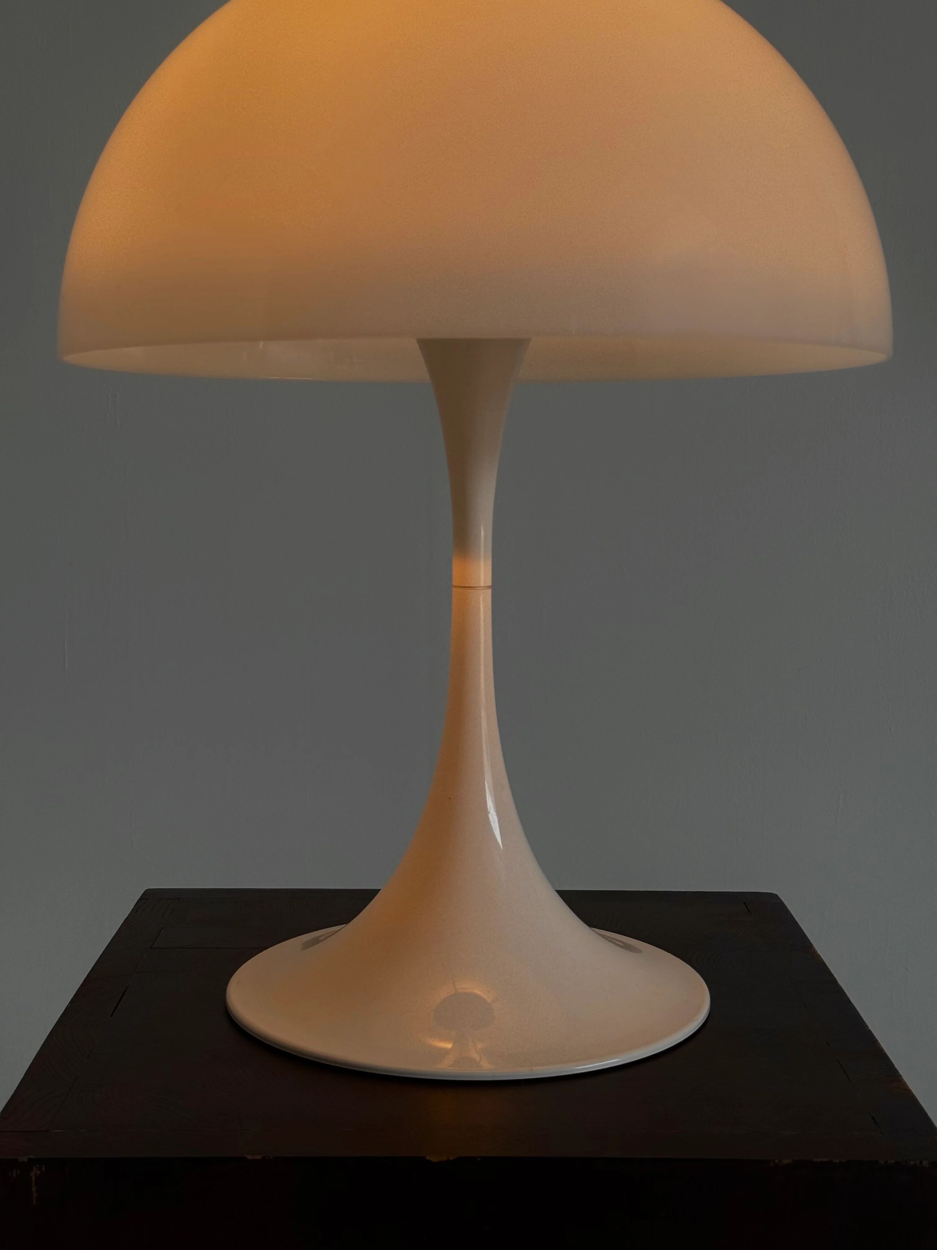 Lampe de table Panthella Louis Poulsen Verner Panton Blanche