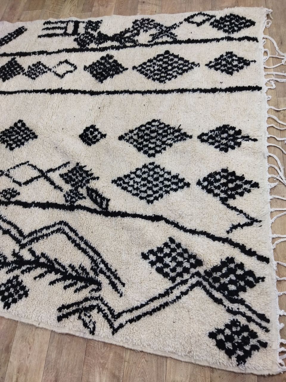 Handmade moroccan berber carpet 305 x 195 cm