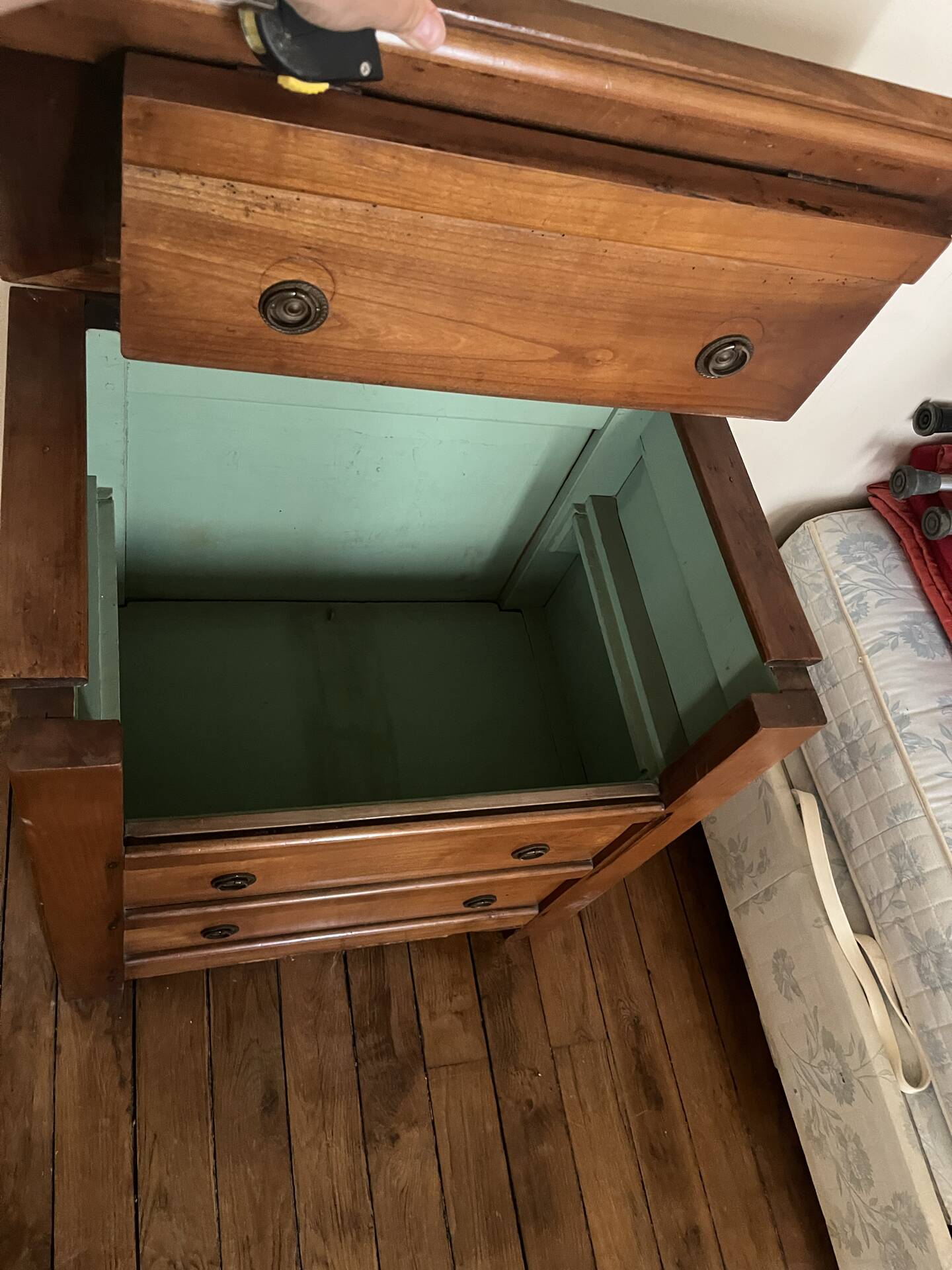 Commode 3 tiroirs en merisier et marbre gris, XIXe siècle