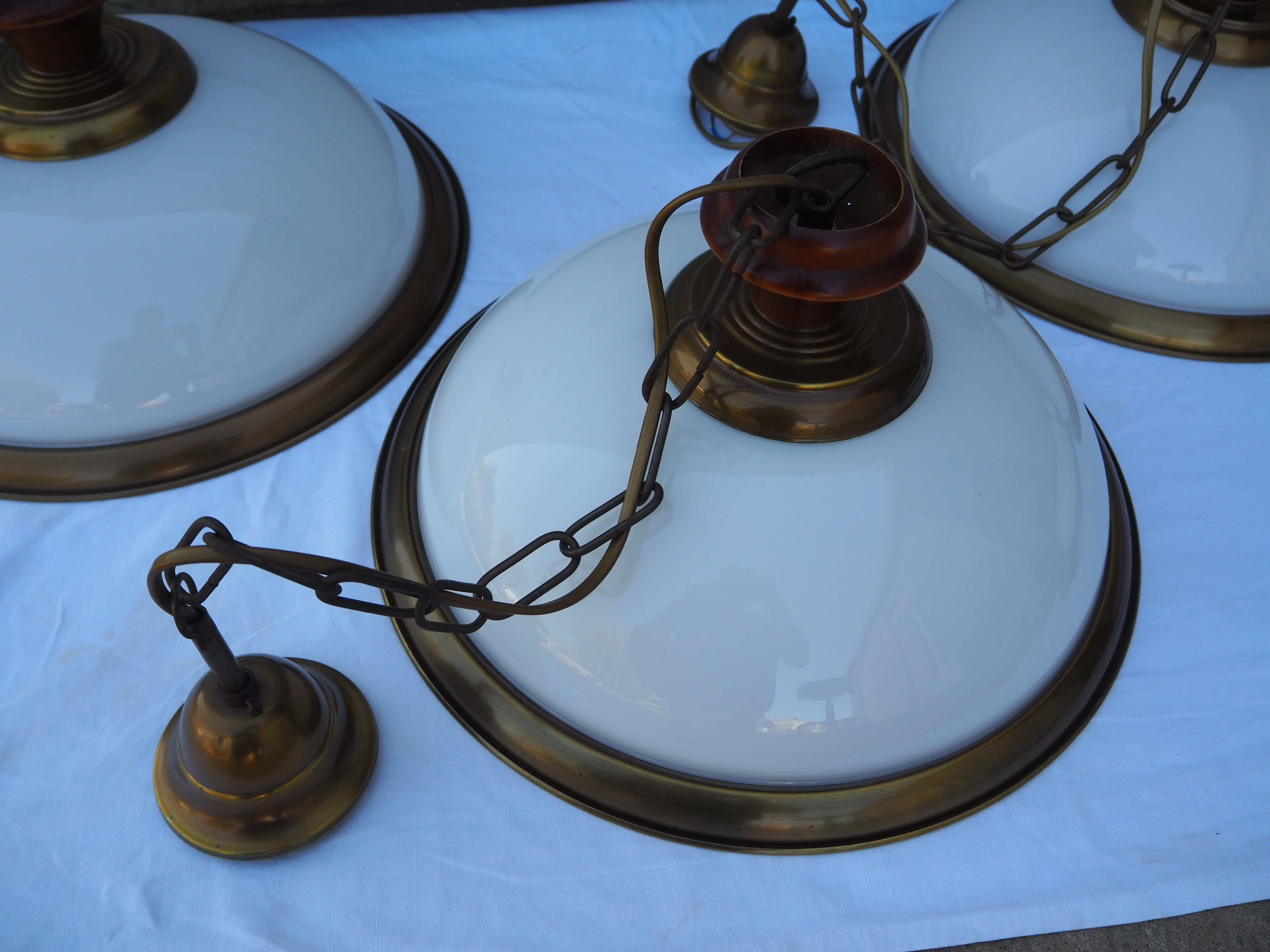 Suspension in white opaline, its edge in aged brass